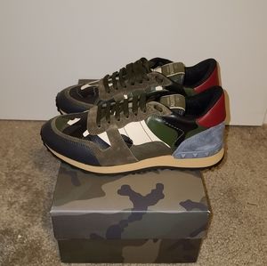 Valentino rock runner